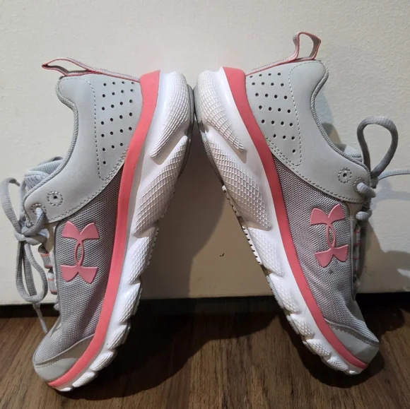 Women's Bright Pink And Gray Under Armour Shoes, Size 6.5 - Picture 1 of 15